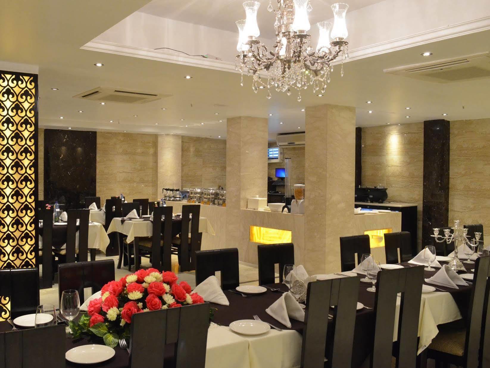 Hotel Emperor Palms New Delhi Eksteriør bilde