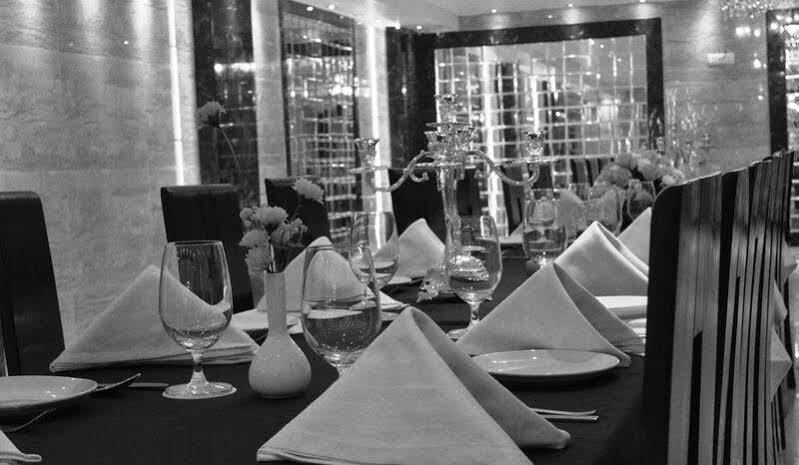 Hotel Emperor Palms New Delhi Eksteriør bilde